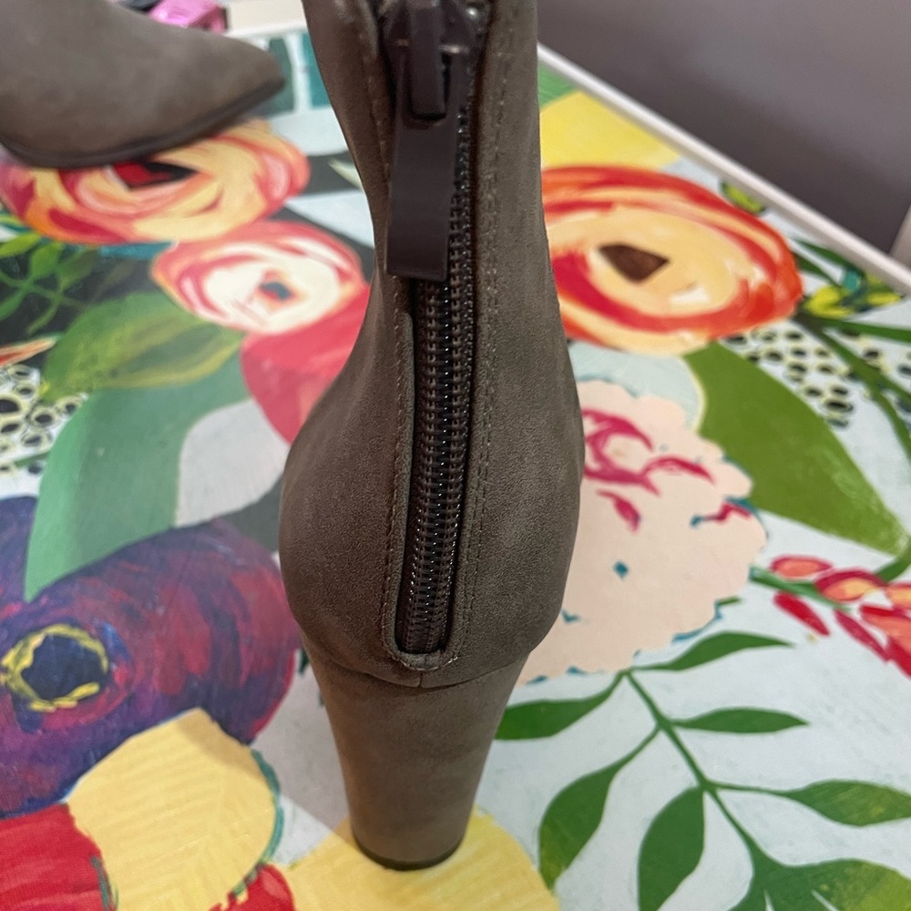 Glaze Taupe 3 1/4” heel boots Size 10 Worn Once - Picture 3 of 7